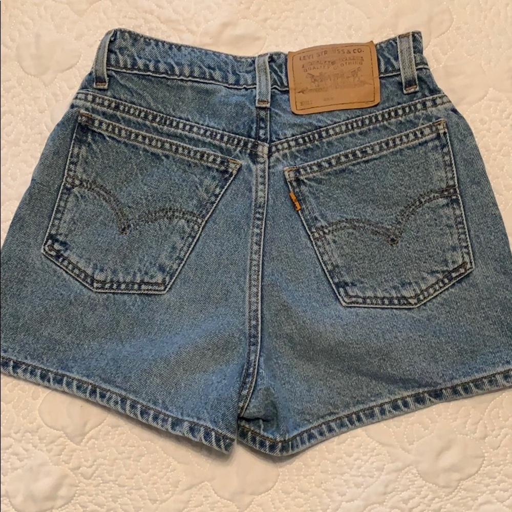 912 Slim Fit Levi Shorts